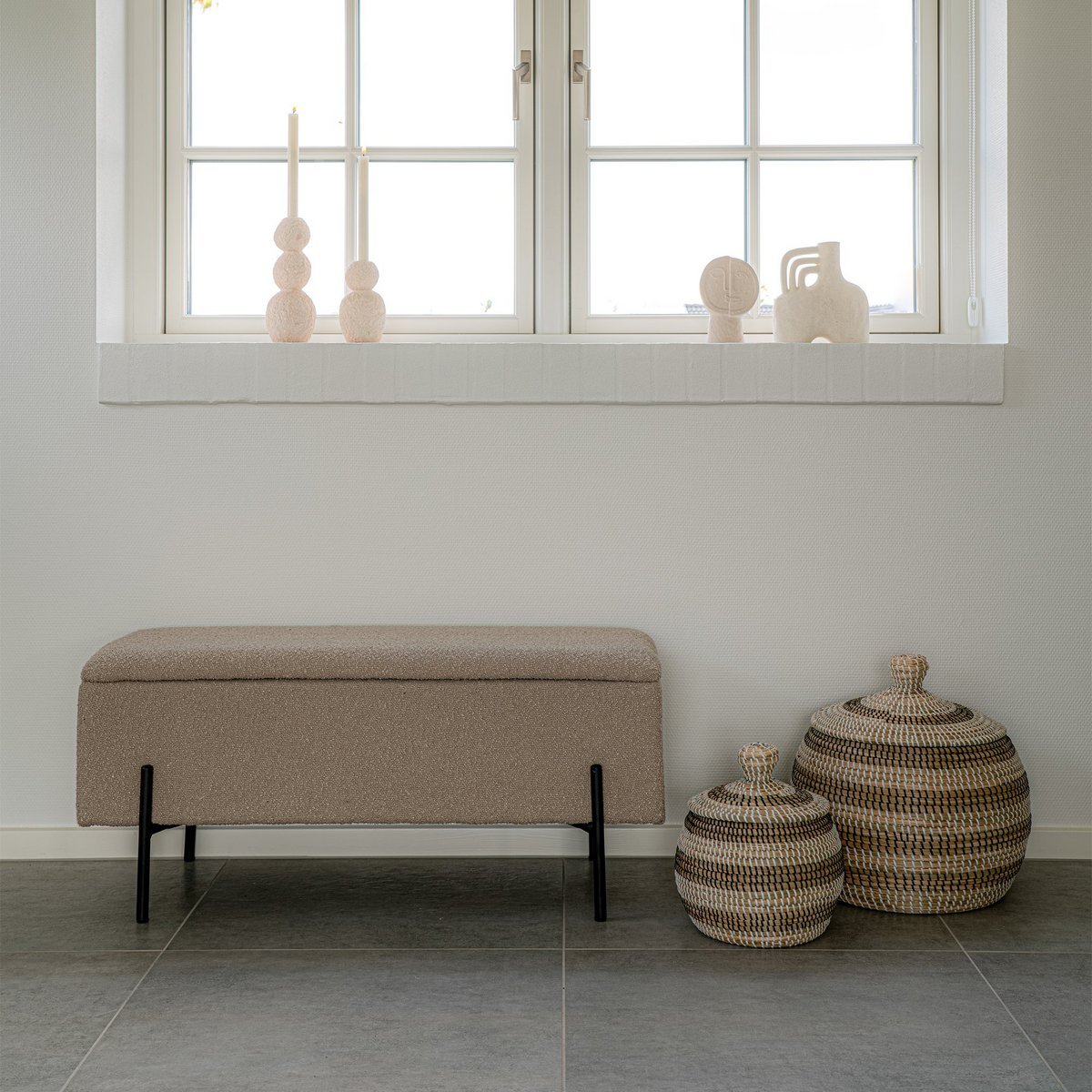 Watford Bench - Bank in bouclé met opbergruimte, beige met zwarte poten, 95x36,5x46 cm, HN1233